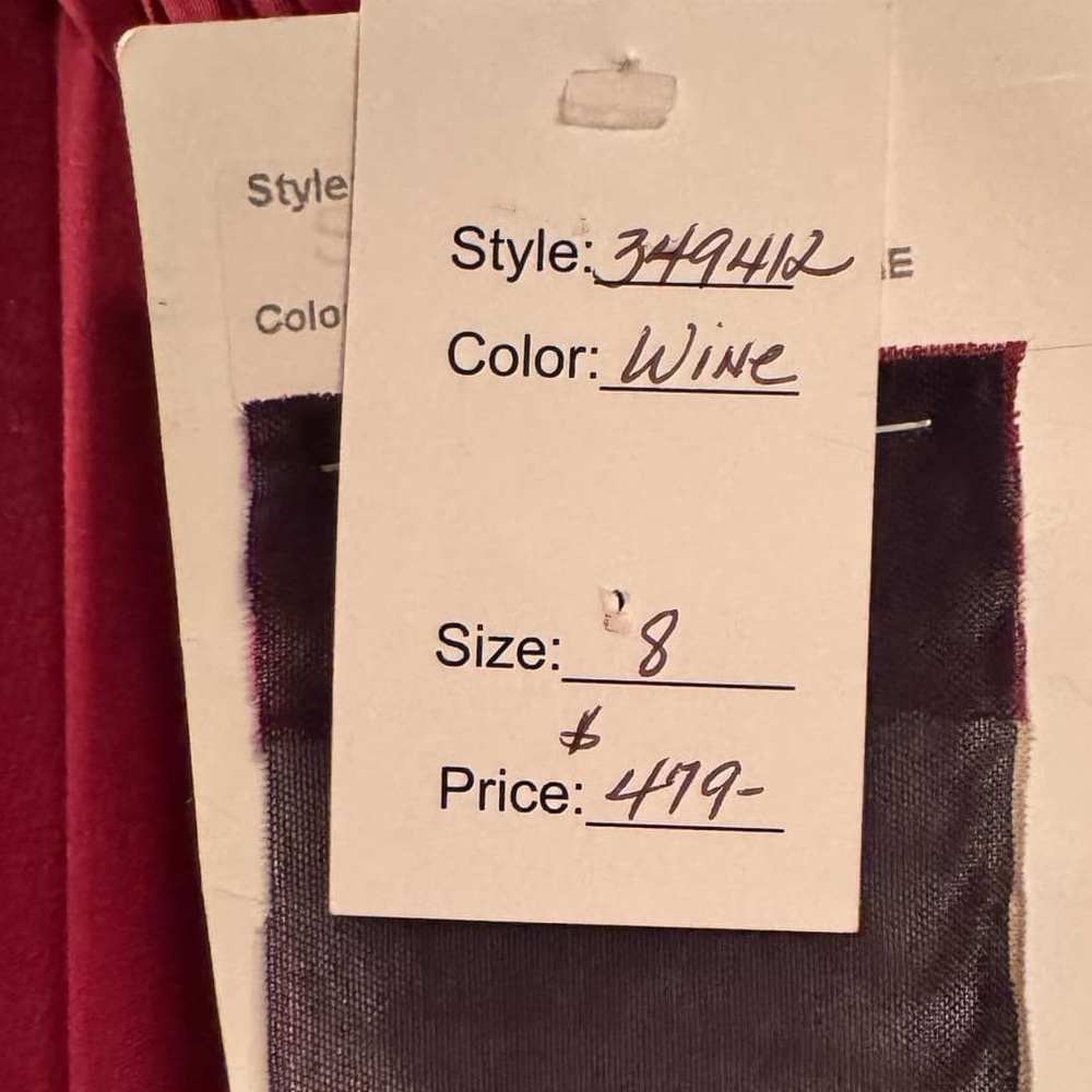 Elegant wine red Lace Evening dress NWT SIZE 8 pit to pit 14in length 48in - Picture 3 of 7
